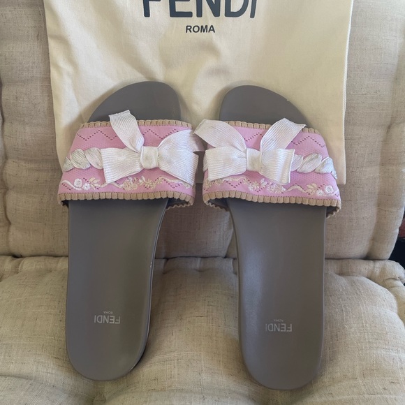 FENDI SLIDES Authentic pink & gray - Picture 6 of 6